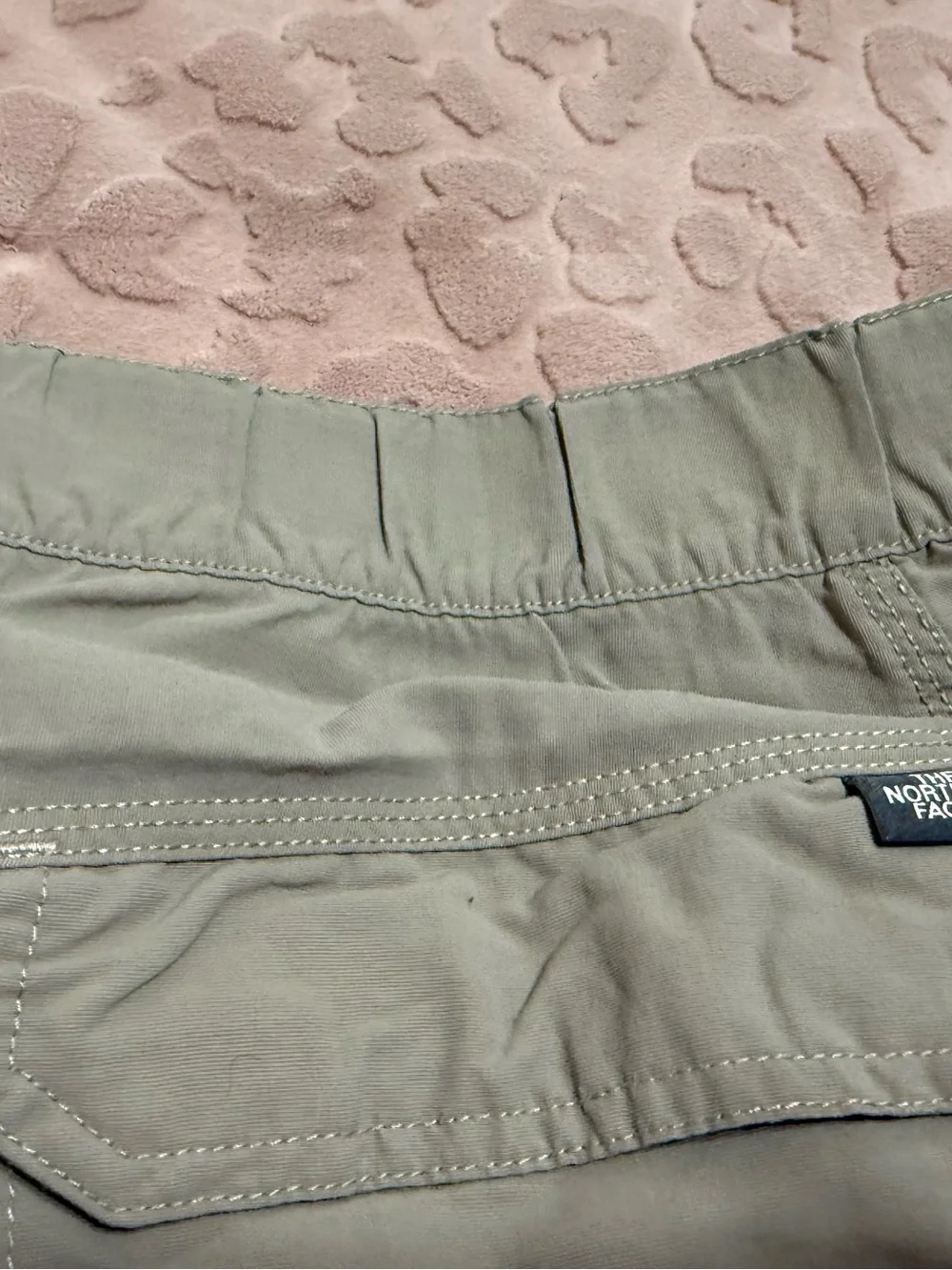 The North Face Mens Khaki Brown Cargo Shorts! 2XL 44x11